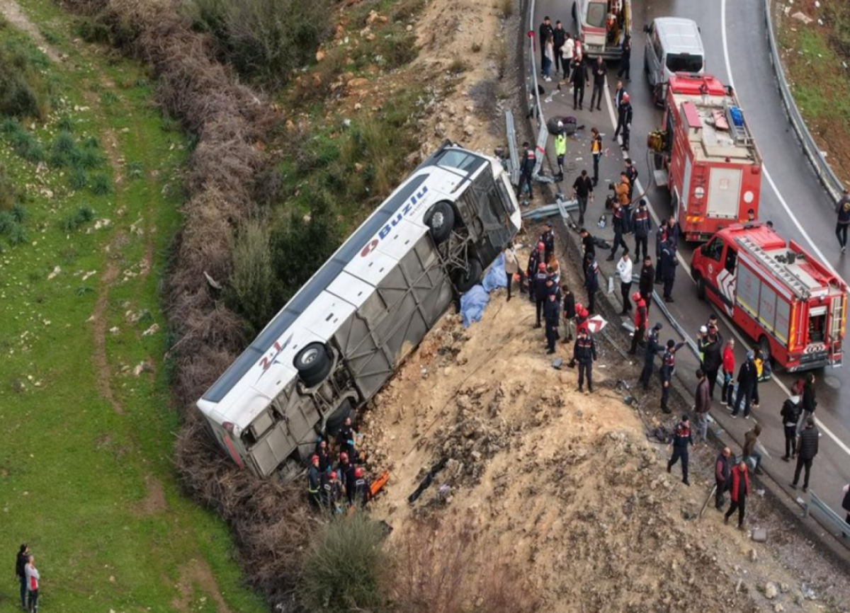 Διπλή τραγωδία στην Αττάλεια: 16 νεκροί και 30 τραυματίες σε δύο τροχαία μέσα σε λίγη ώρα