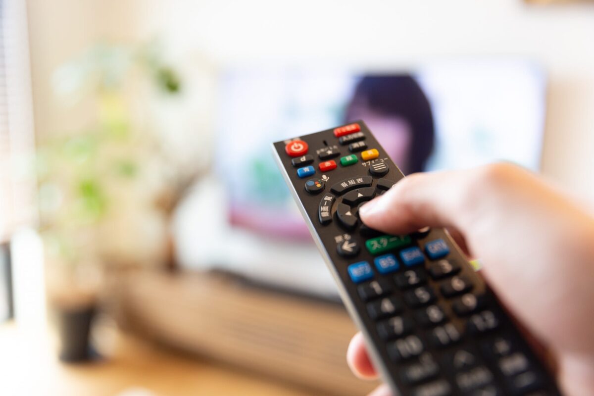 Ο Alpha πρώτος στο 24ωρο, το Mega κυρίαρχο στο prime time – Η διπλή «ανάγνωση» της τηλεθέασης