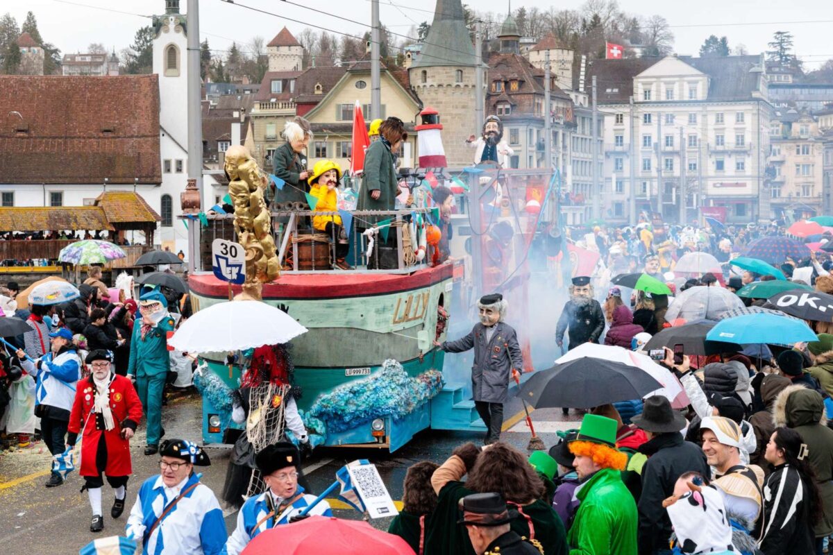 Ελβετία: Έντεκα τραυματίες από έκρηξη κατά τη διάρκεια καρναβαλικών εορτασμών