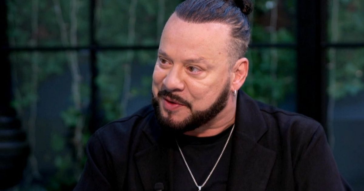 Χρήστος Δάντης: «Μεγάλωσα με μία μάνα που είχε φάει αρκετό ξύλο, είναι ό,τι χειρότερο»