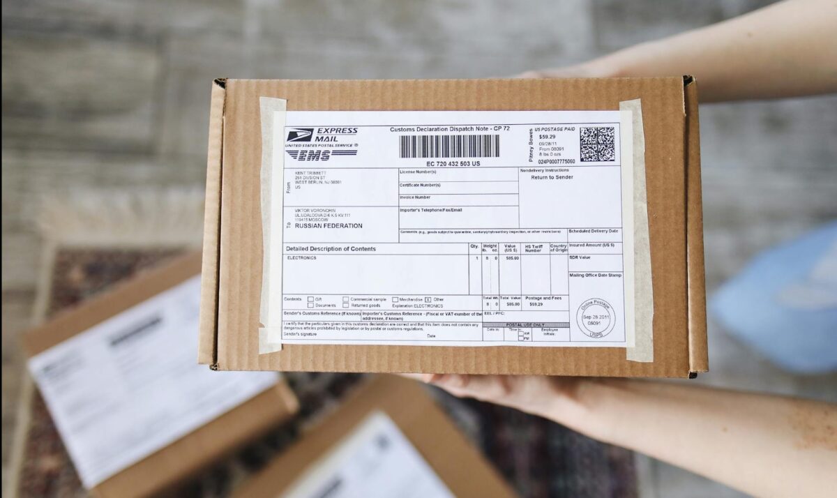 Τέλος στα «φθηνά» δέματα από Κίνα: Πώς ο νέος δασμός ανά κατηγορία προϊόντος εκτοξεύει το κόστος – Η «παγίδα» που χρειάζεται προσοχή