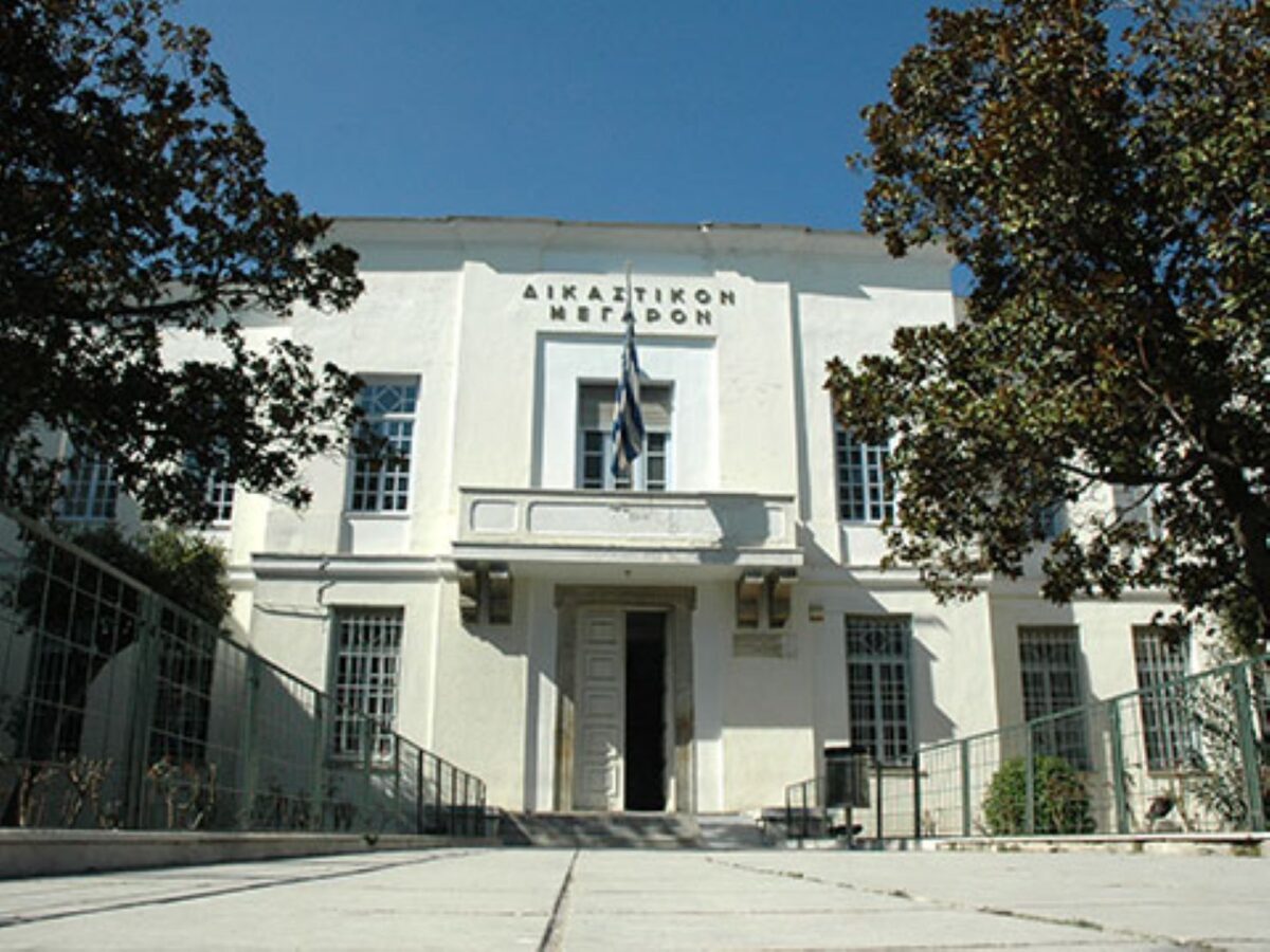 Βόλος: 15 οι συλλήψεις για το κύκλωμα διακίνησης ναρκωτικών – Κατασχέθηκαν κοκαΐνη, κάνναβη, χρήματα και όπλα