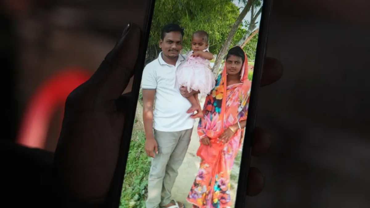 «Τον έσυραν έξω και τον πυρπόλησαν»: Η άγρια δολοφονία ενός εργάτη για ένα άστοχο σχόλιο που συγκλόνισε τη διεθνή κοινότητα