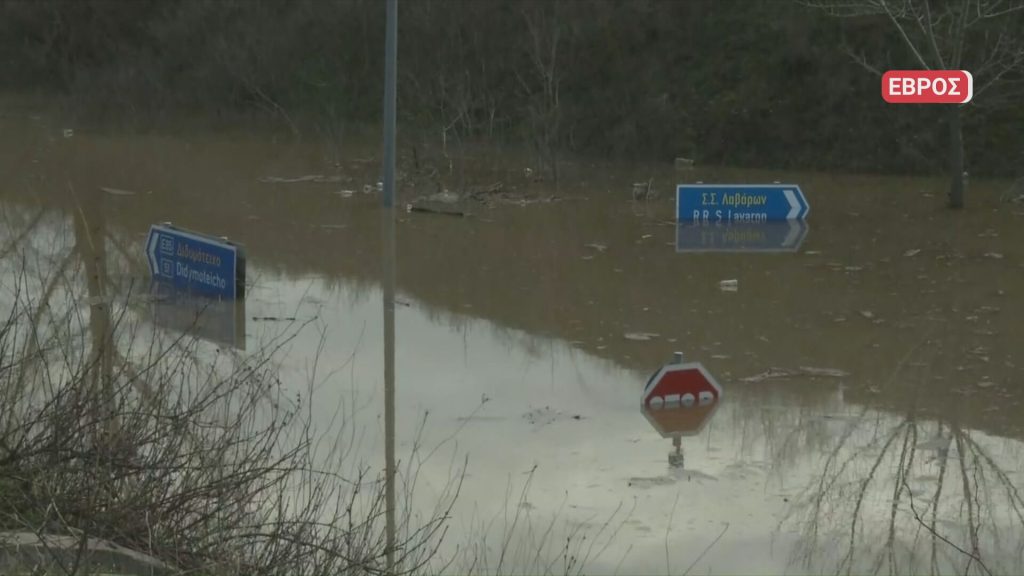 Έβρος: Μικρή υποχώρηση της στάθμης αλλά 150.000 στρέμματα καλλιεργειών βυθισμένα σε απέραντη λίμνη