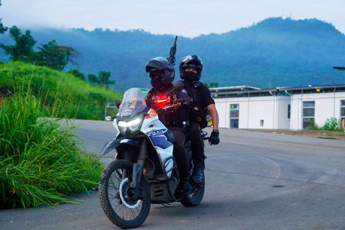 Ισημερινός: Η αστυνομία ανακάλυψε οκτώ ανθρώπινα κεφάλια μαζί με φυλλάδια που έγραφαν το μήνυμα «απαγορεύεται η κλοπή»