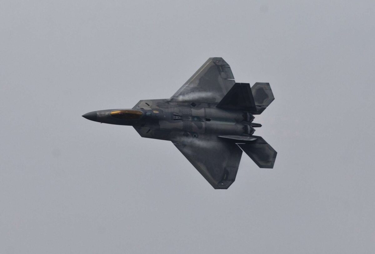 Ο Τραμπ έστειλε στο Ισραήλ F22 Raptor και Stratotanker – «Αν σπείρεις ανέμους, θα θερίσεις θύελλες» προειδοποιεί το Ιράν