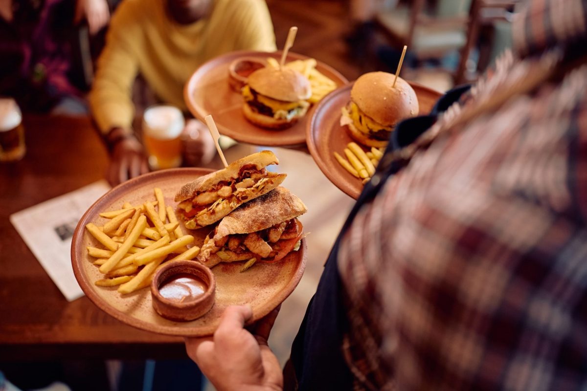 Fast Food: Πώς αλλάζει ο χάρτης της ταχείας εστίασης στην Ελλάδα