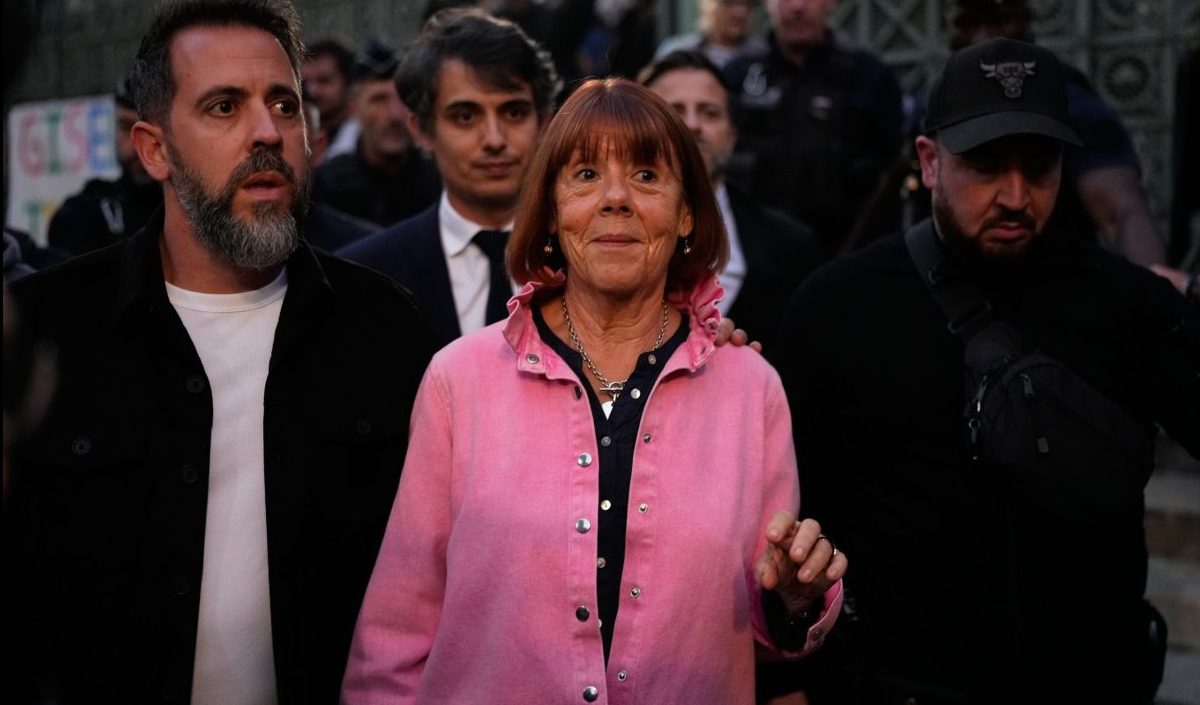 Από «πάνινη κούκλα» σύμβολο αντίστασης: Τα αποκαλυπτικά αποσπάσματα του βιβλίου της Ζιζέλ Πελικό