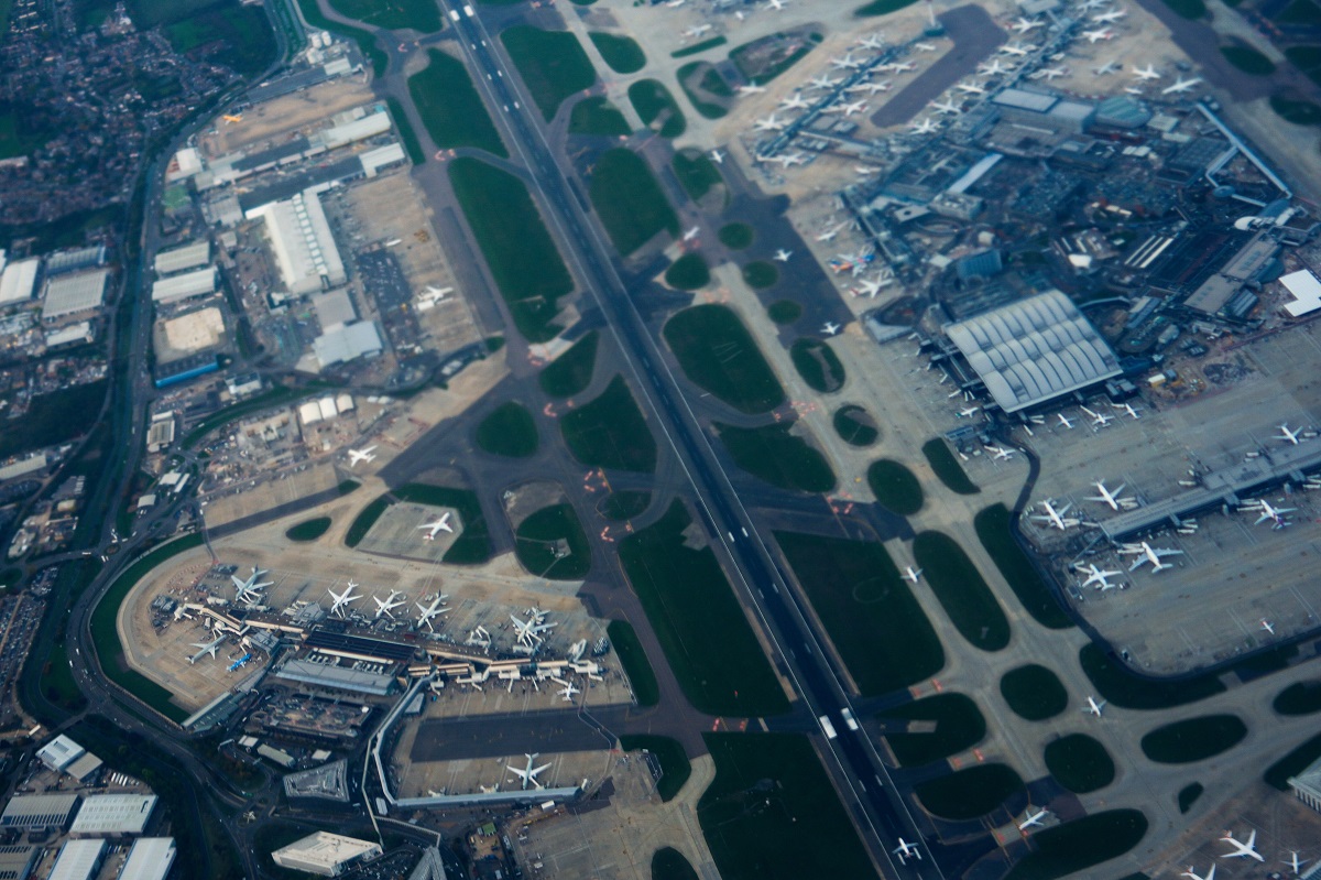 Βρετανικά αεροδρόμια στο μικροσκόπιο για τις πτήσεις του Τζέφρι Έπστιν