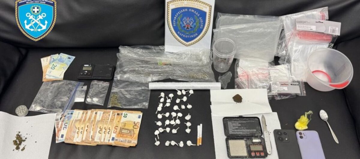 Συνελήφθη 23χρονος για διακίνηση ναρκωτικών, βρέθηκαν σε δύο διαμερίσματά του κοκαΐνη, κάνναβη και «φιξάκια»