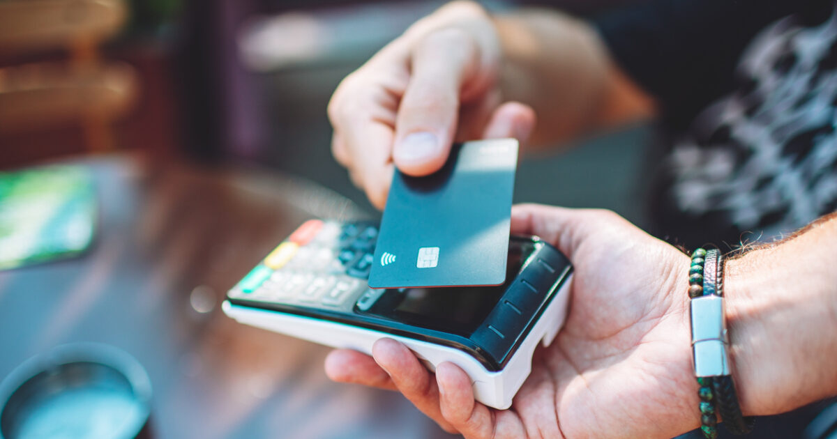 Μειώθηκε κατά 2,8 δισ. ευρώ το έλλειμμα του ισοζυγίου τρεχουσών συναλλαγών το 2025