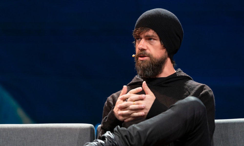 Ο ιδρυτής του Twitter απολύει εργαζόμενους από τη νέα του εταιρεία για να τους αντικαταστήσει με AI