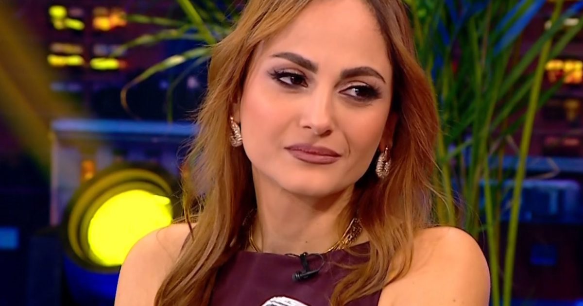 Συγκλονίζει η Γιασμίν Αλιζαντέ: «Στους πέντε μήνες φυλάκισης, ο μπαμπάς μου έκανε απεργία πείνας – Ο κόσμος πρέπει να μιλάει για το Ιράν»