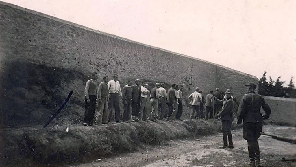 Δρομολογούνται οι διαδικασίες για να πάρει το ελληνικό Δημόσιο τις φωτογραφίες από το εκτελεστικό απόσπασμα της Καισαριανής