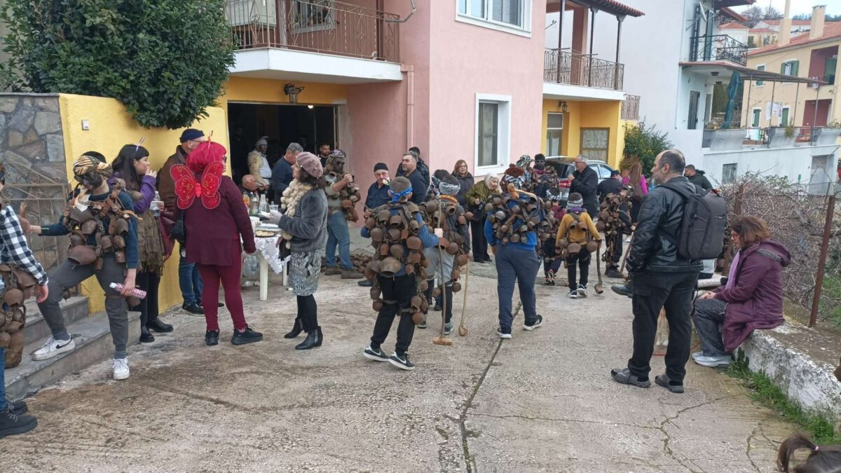 Οι «κουδουνάτοι» της Λέσβου – Το θορυβώδες αποκριάτικο έθιμο του Μεσότοπου