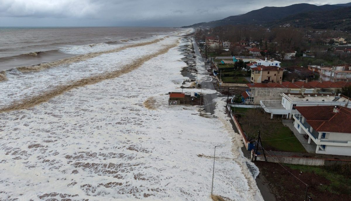 Καιρός: Κακοκαιρία με διαλείμματα στην Αττική – Σε συναγερμό η Θεσσαλία – Πώς επηρεάζεται η χώρα τις επόμενες ώρες