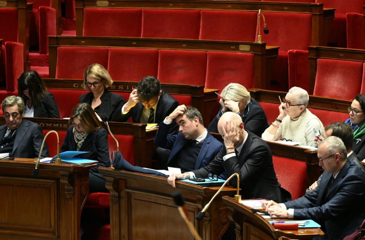 Γαλλία: Επιβίωσε της πρότασης μομφής της Αριστεράς ο Λεκορνί