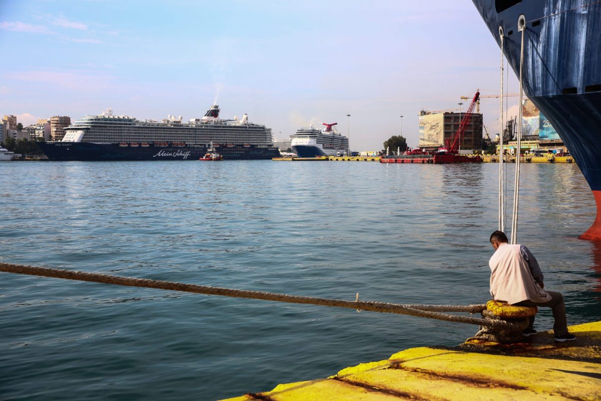 Ενίσχυση της Δημοτικής Αστυνομίας ζήτησε ο Εμπορικός Σύλλογος Πειραιά για πάταξη του παραεμπορίου