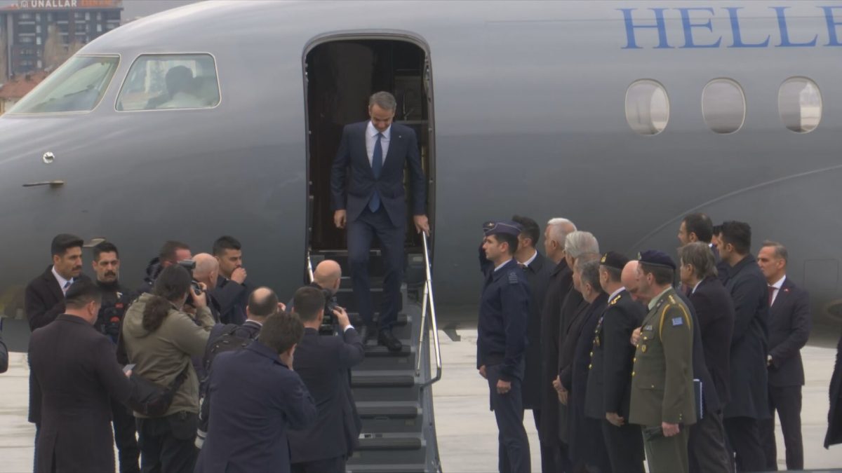 Σε εξέλιξη η συνάντηση Μητσοτάκη-Ερντογάν στο Λευκό Παλάτι στην Αγκυρα: «Γεια σας κύριε Πρόεδρε, όλα καλά, πολύ καλά», ο μίνι διάλογος στην υποδοχή