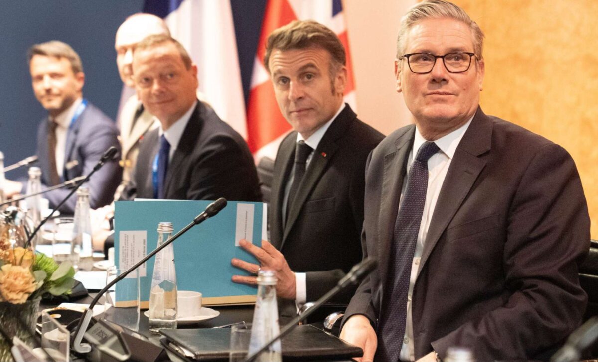 Politico για Διάσκεψη του Μονάχου: Η Ευρώπη ξοδεύει περισσότερα για την άμυνα και μπορεί να ορθώσει ανάστημα στον Τραμπ