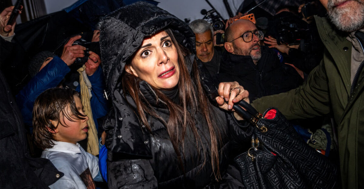 Εξοργισμένοι συγγενείς θυμάτων του κλαμπ στο Κραν Μοντανά προπηλάκισαν άγρια τους ιδιοκτήτες έξω από την εισαγγελία – Δείτε βίντεο