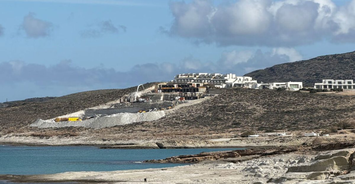 Οικολογικό έγκλημα στη Μήλο καταγγέλλει ο δήμαρχος: Έχουν δοθεί άλλες οκτώ οικοδομικές άδειες για ξενοδοχειακές μονάδες