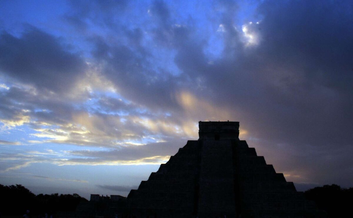 Νέα έρευνα ανατρέπει όλα όσα πιστεύαμε για τους Μάγια: Ο μυστηριώδης πολιτισμός τους, η μεγάλη σφαγή και οι εξωγήινοι
