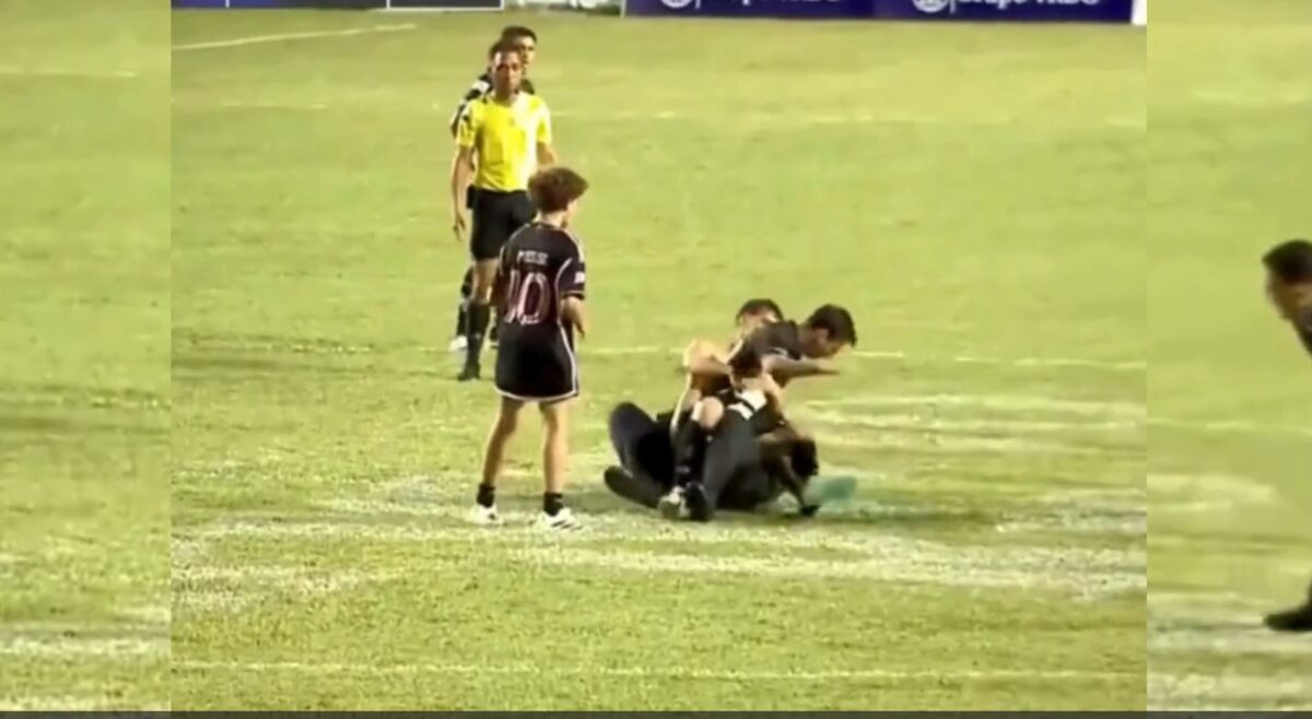 Άνδρας ασφαλείας «γκρέμισε»τον Μέσι στην προσπάθειά του να σταματήσει οπαδό που μπήκε στο γήπεδο