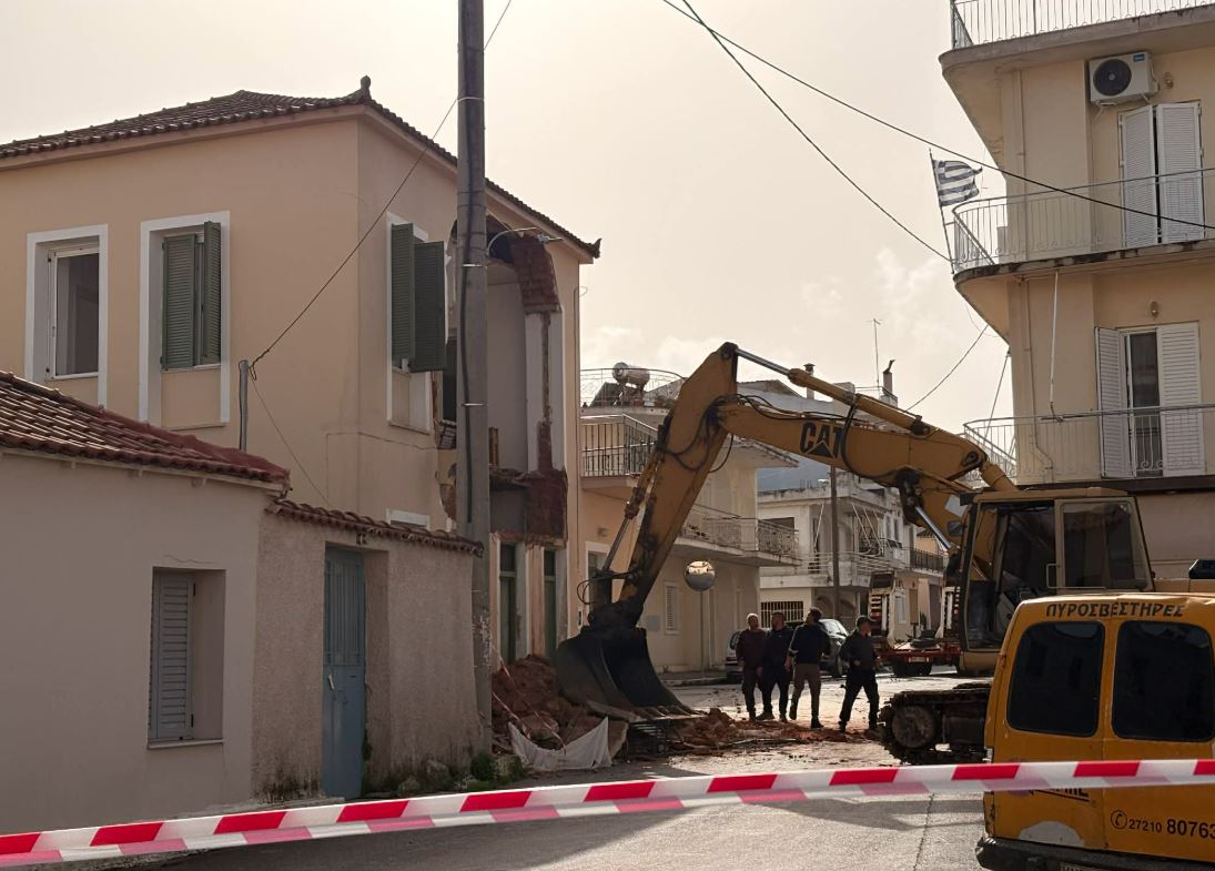 Μεσσηνία: Κατέρρευσε τοίχος πλίνθινης οικίας στη Μεσσήνη – Στα όριά τους ποταμοί και υποδομές από την κακοκαιρία