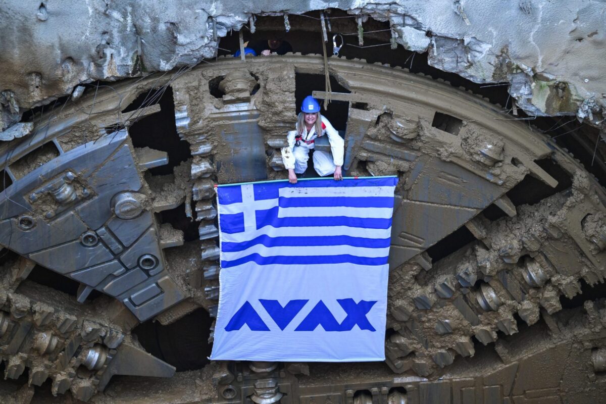 Γραμμή 4 Μετρό: Ο μετροπόντικας «Αθηνά» έφτασε στο φρέαρ του Ευαγγελισμού – Στο τέλος του 2026 φτάνει από το Γαλάτσι και η «Νίκη»