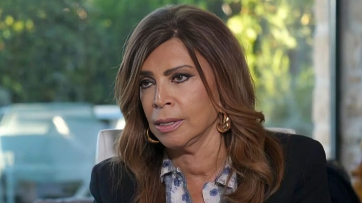 Μιμή Ντενίση: «Φοράω πολλά ρούχα της μαμάς μου, δεν πάω με την μόδα»