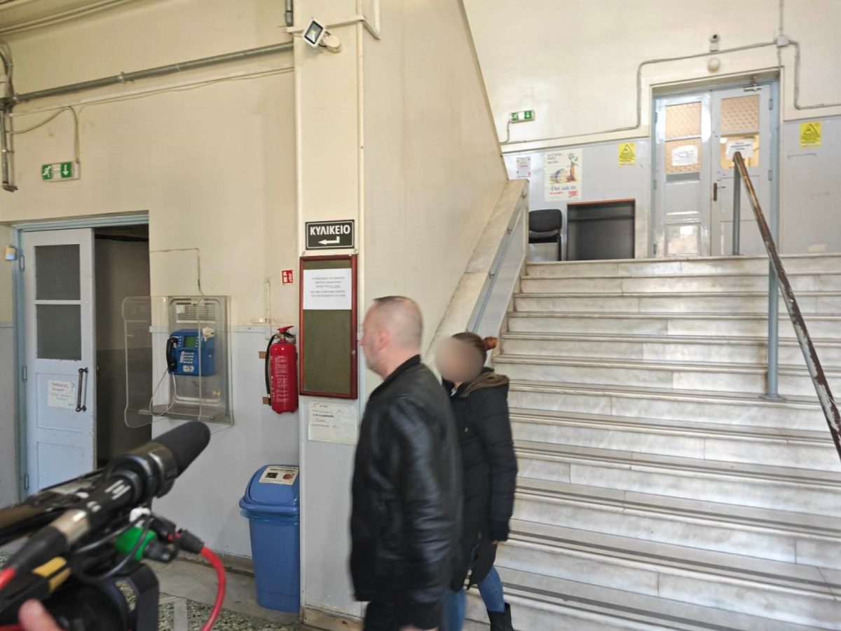 Βόλος: Προφυλακιστέα η μητέρα που κατηγορείται για παιδική πορνογραφία της 7χρονης κόρης της