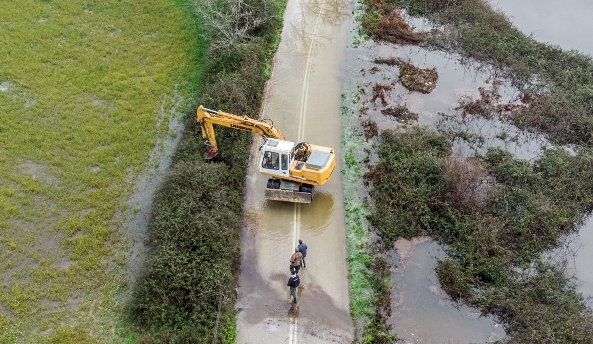 Στο «μάτι» της κακοκαιρίας η χώρα: Κατολισθήσεις και πλημμύρες σαρώνουν την επικράτεια – Εκτεταμένες καταστροφές σε Πρέβεζα, Τρίπολη, Λέσβο και Κέρκυρα