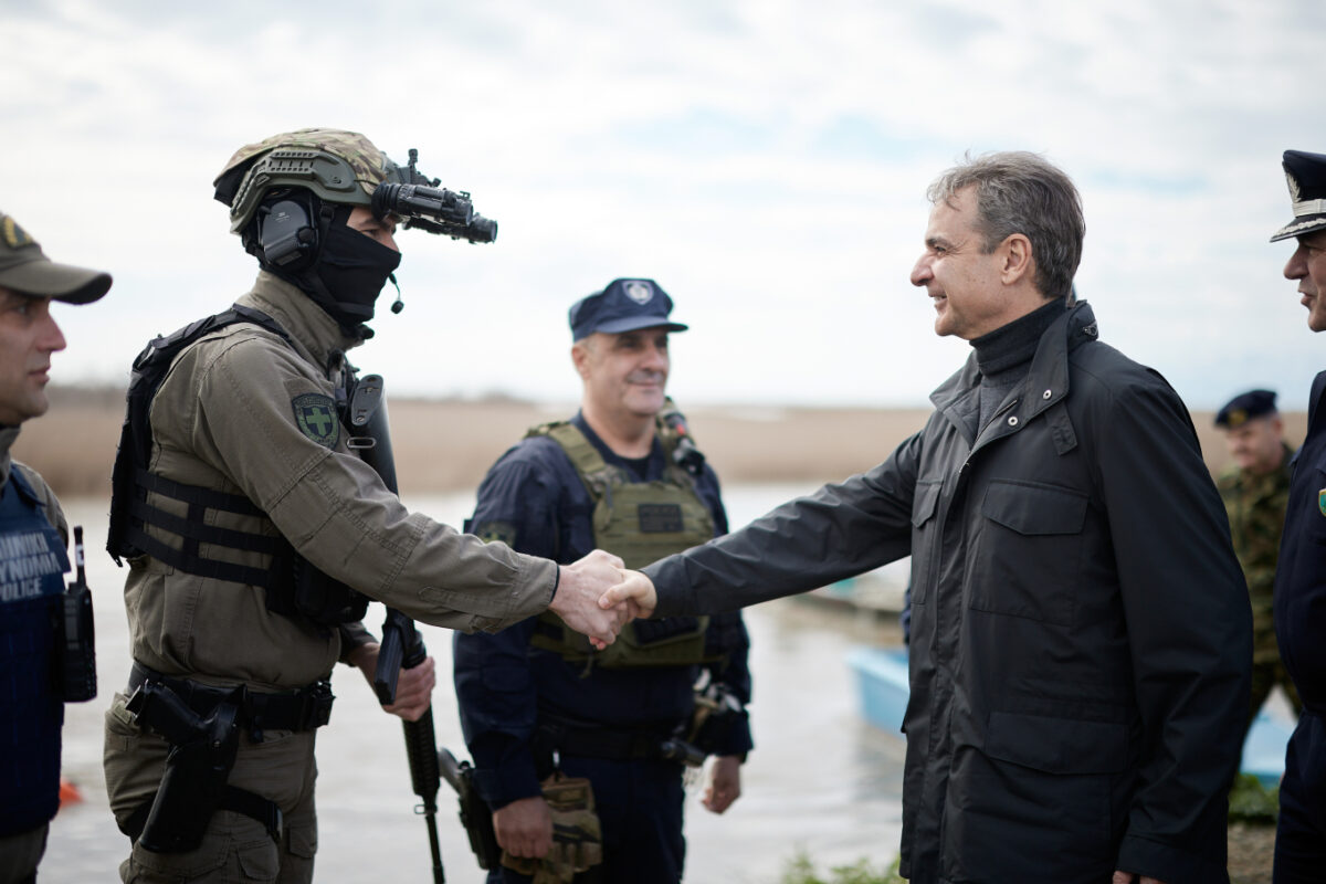 Στον Έβρο ο Μητσοτάκης, βρέθηκε στον συνοριακό σταθμό Κήπων, επισκέφτηκε το στρατιωτικό φυλάκιο