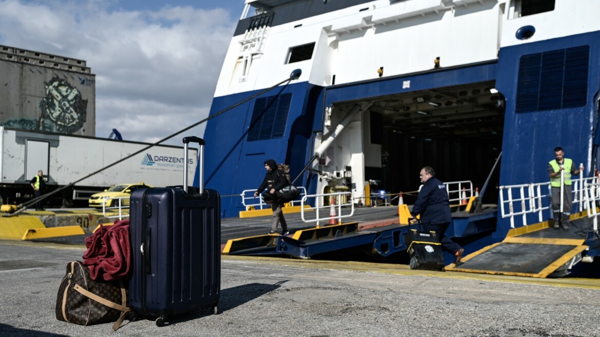 Xωρίς πλοία στις 28 Φεβρουαρίου – Πανελλαδική 24ωρη απεργία της ΠΝΟ για τα τρία χρόνια από τα Τέμπη