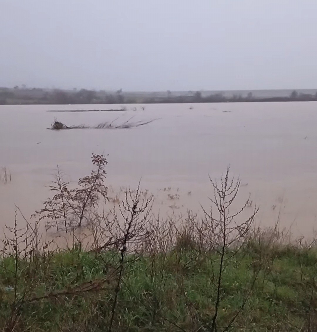Σε επιφυλακή στην Ορεστιάδα για την στάθμη του Έβρου – «Έπνιξε» καλλιέργειες στον Πύργο ο Αλφειός