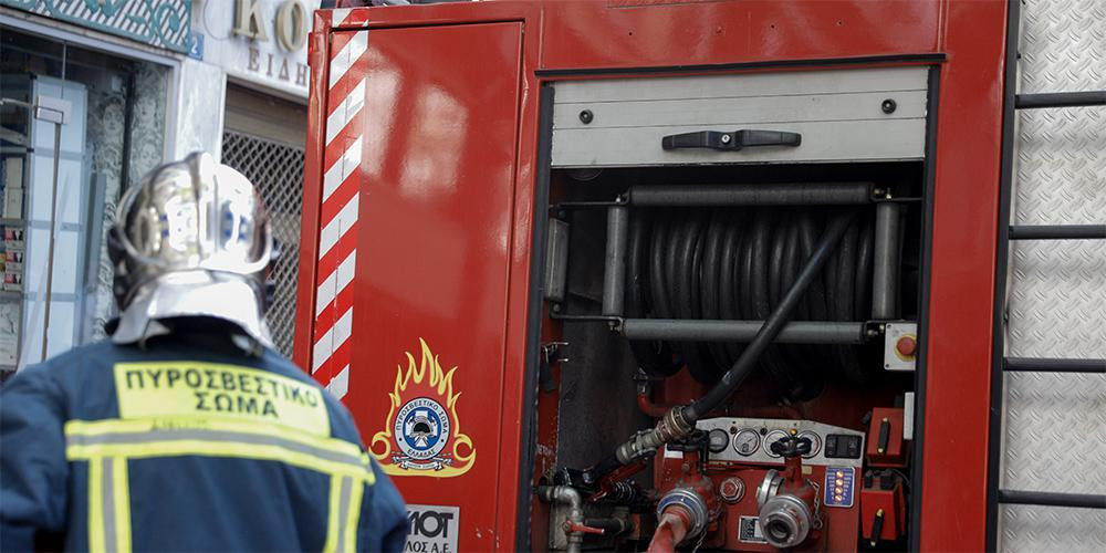 Φωτιά σε αποθήκη εταιρείας με αθλητικά είδη στα Σπάτα