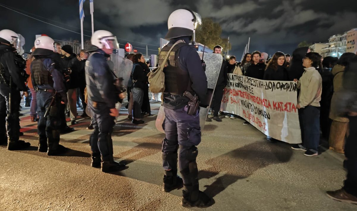 Κινητοποίηση για τους 15 νεκρούς στη Χίο: Σωματεία και αγρότες κατέβηκαν στο λιμάνι του Βόλου