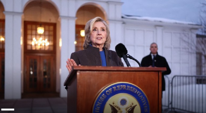 Υπόθεση Έπστιν: Η φωτογραφία που «δεν έπρεπε να διαρρεύσει» από την κατάθεση της Χίλαρι Κλίντον