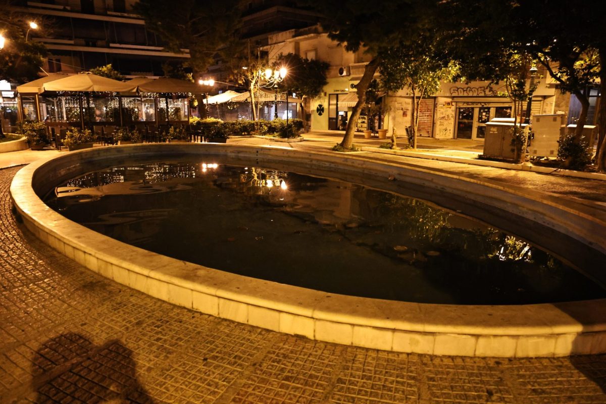 Καλλιθέα: Μάχη για να κρατηθεί στη ζωή δίνει το κοριτσάκι που έπεσε στο σιντριβάνι – Μαρτυρίες ότι έμεινε τουλάχιστον 10 λεπτά στο νερό