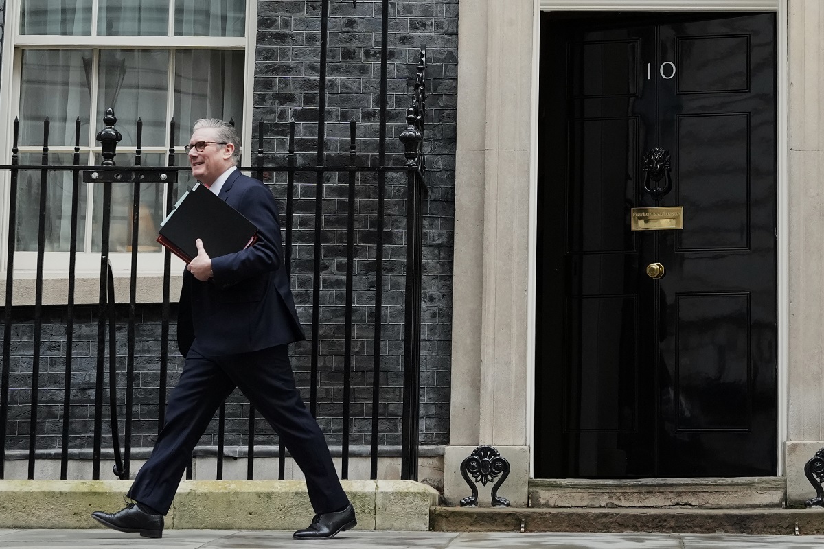 Πολιτικός σεισμός στη Βρετανία: Σε κρίσιμη δοκιμασία ο Στάρμερ – Ελεύθερος με εγγύηση ο Μάντελσον