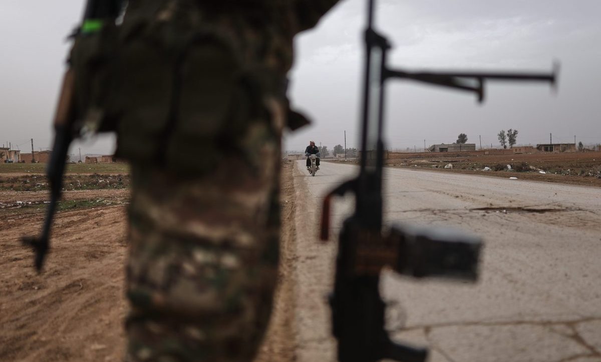 Ο συριακός στρατός κατέλαβε τη στρατιωτική βάση Σαντάντι, μετά από συντονισμό με τις ΗΠΑ