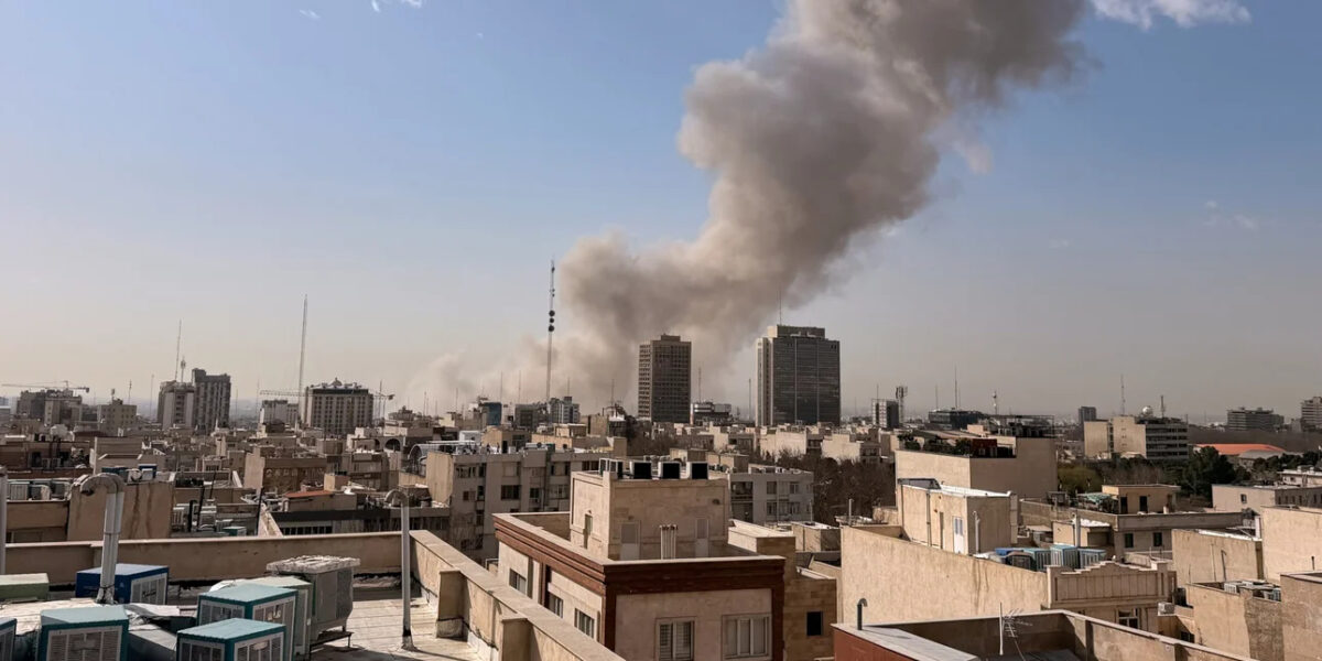 ΗΠΑ και Ισραήλ χτύπησαν το Ιράν, Τραμπ: Ξεκινήσαμε μεγάλη πολεμική επιχείρηση – Πυραύλους εκτόξευσε η Τεχεράνη