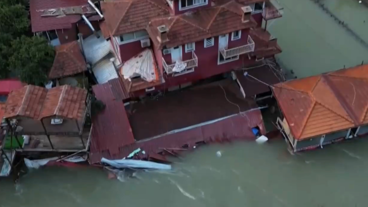 Καταστροφικές πλημμύρες στην Τουρκία: «Βυθισμένη πολιτεία» η περιοχή Αλάνια στην Αττάλεια – Παρασύρθηκε ολόκληρο εστιατόριο