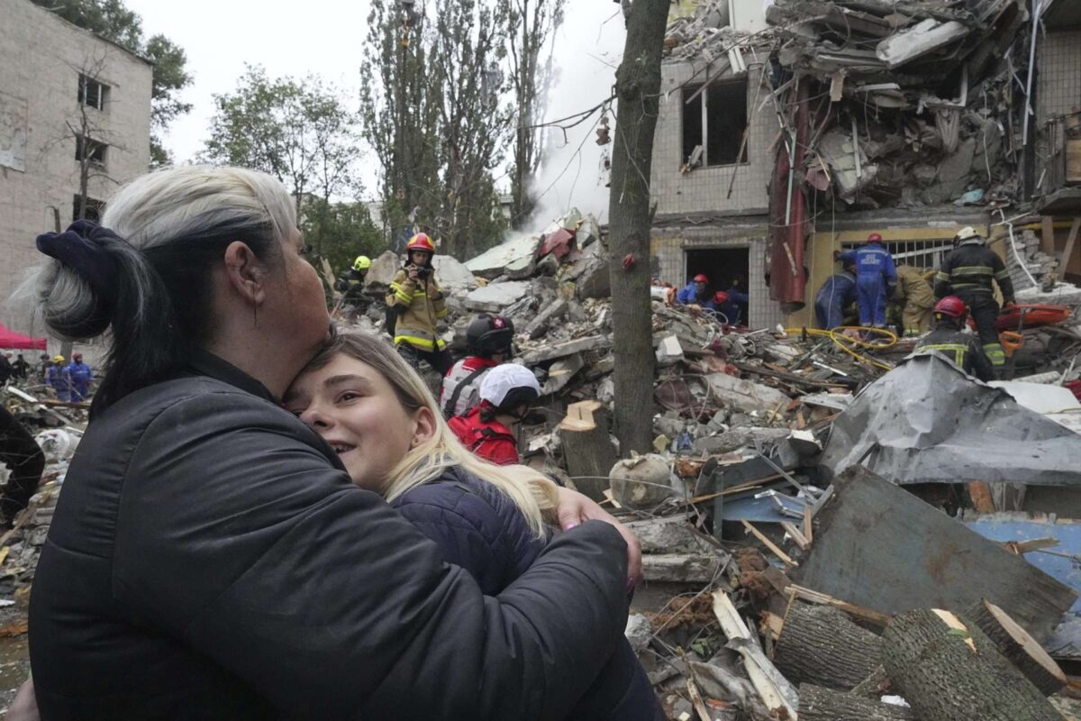 Ουκρανία: Βαρύ το τίμημα του πολέμου για τα γυναικόπαιδα – 5.000 γυναίκες και κορίτσια έχασαν τη ζωή τους από το 2022