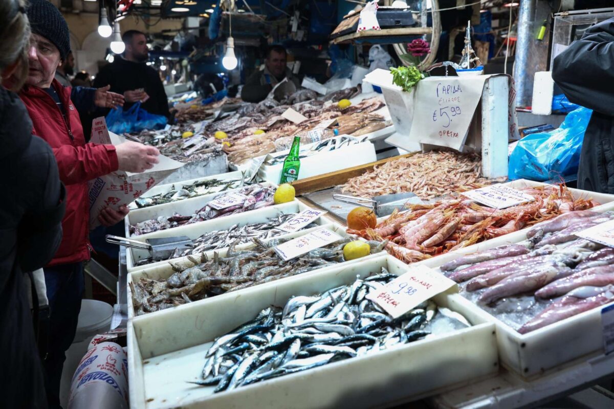 Καθαρά Δευτέρα: Πώς θα λειτουργήσουν τα σούπερ μάρκετ – Τι ισχύει για λαϊκές, Βαρβάκειο και Ρέντη