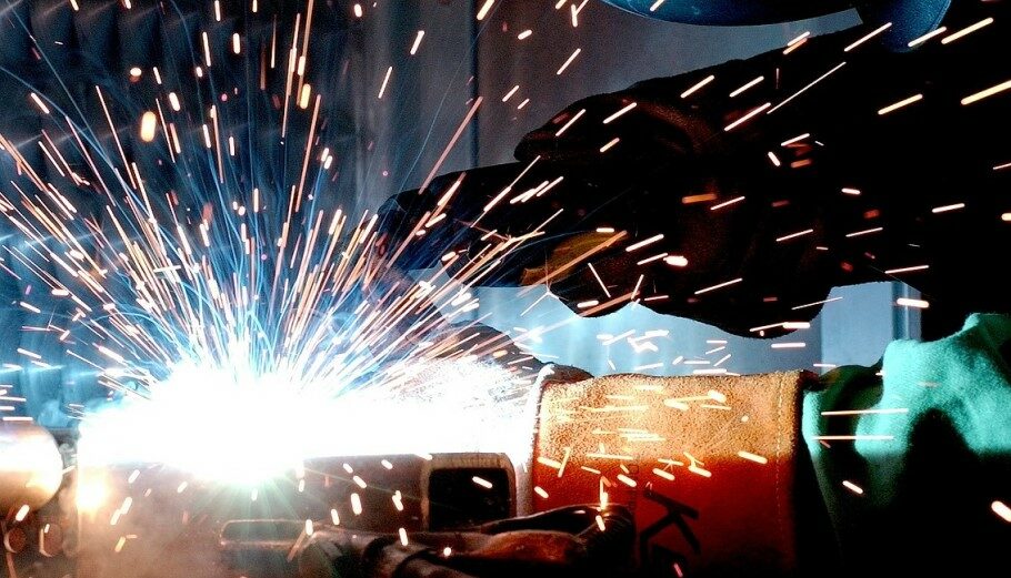 Βιομηχανική παραγωγή: Μηνιαία κάμψη στην Ευρώπη – Ανοδος σε ετήσια βάση το 2025