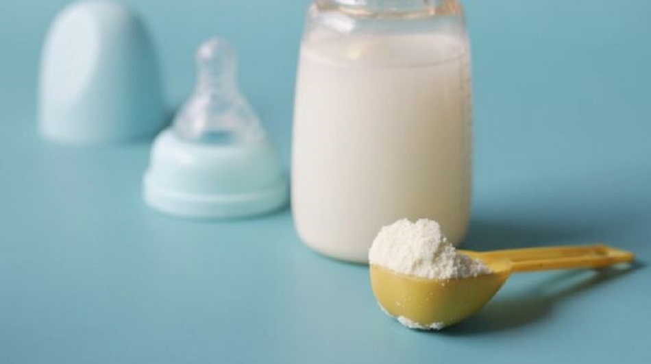 Γάλλοι εισαγγελείς ερευνούν εταιρείες παραγωγής βρεφικού γάλακτος εν μέσω φόβων για μόλυνση