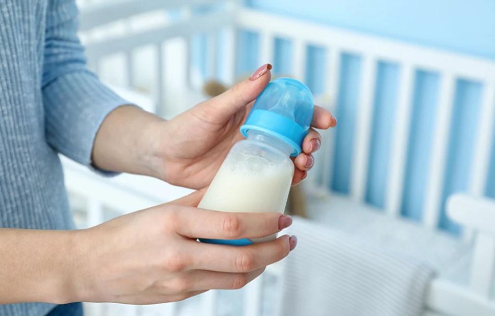 Ο ΕΟΦ ανακαλεί παρτίδες βρεφικού γάλακτος – Τι πρέπει να κάνουν οι καταναλωτές