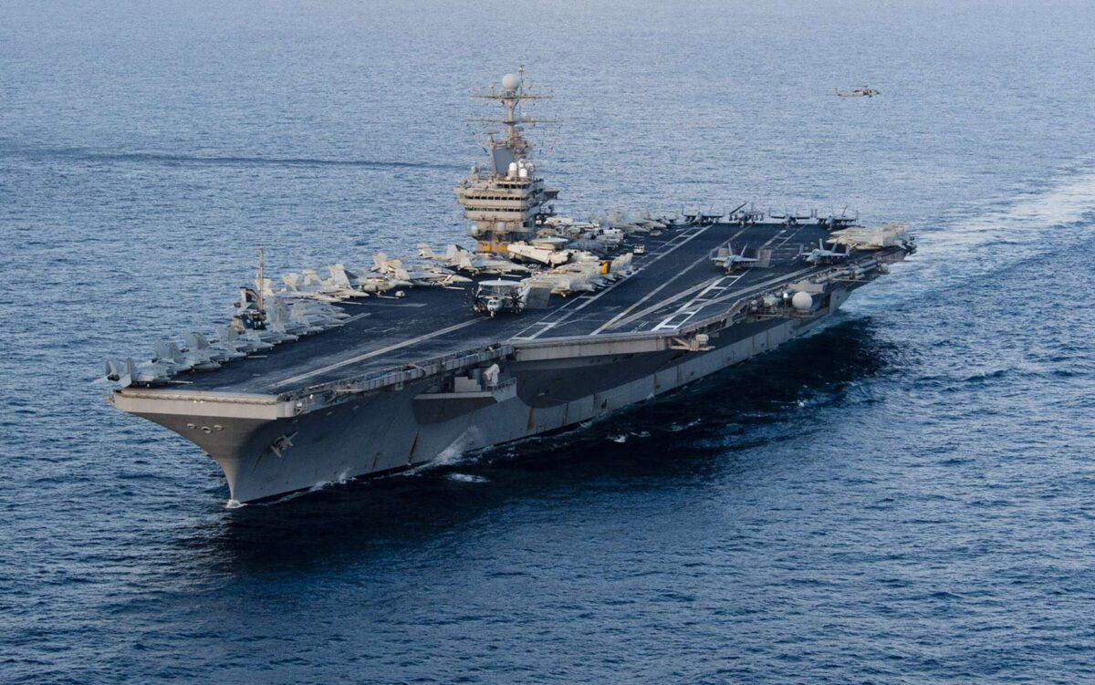 ΗΠΑ: Το αεροπλανοφόρο USS Abraham Lincoln συνεχίζει τις επιχειρήσεις κατά του Ιράν